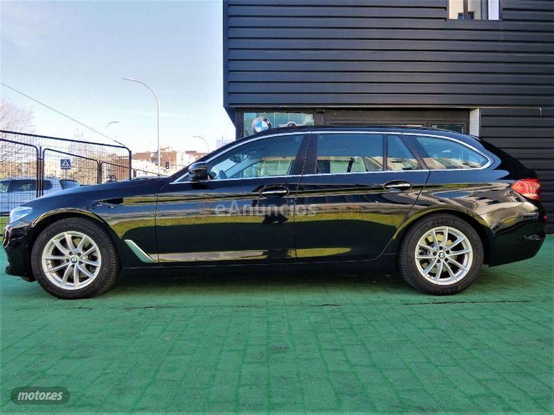 BMW Serie 5 520dA Touring de 2017 con 62.000 Km por 31.990 EUR. en Madrid