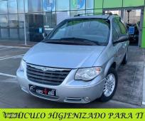 Chrysler Voyager LX 2.8 CRD Auto de 2004 con 175.000 Km por 4.999 EUR. en Madrid