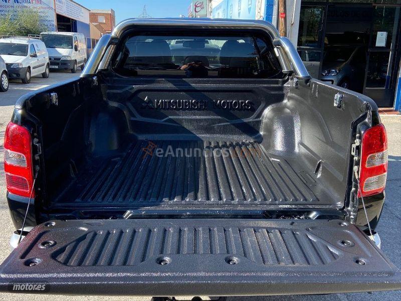 Mitsubishi L 200 DC 300 DID Kaiteki Auto de 2017 con 28.990 Km por 28.990 EUR. en Madrid