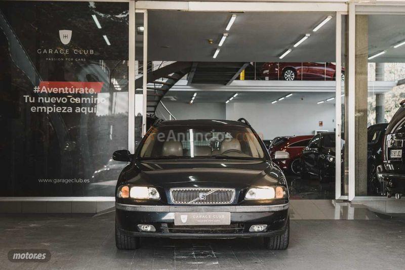 Volvo V 70 2.4 140 de 2001 con 210.000 Km por 1.799 EUR. en Barcelona
