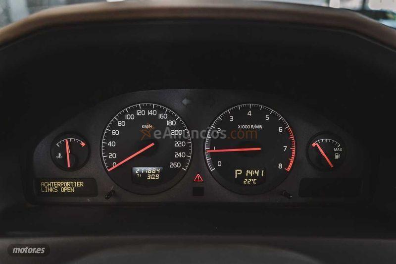 Volvo V 70 2.4 140 de 2001 con 210.000 Km por 1.799 EUR. en Barcelona