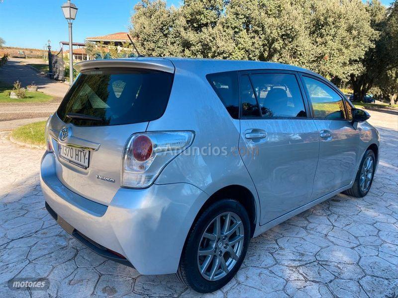 Toyota Verso 120D Advance 7pl. de 2014 con 199.000 Km por 9.999 EUR. en Madrid