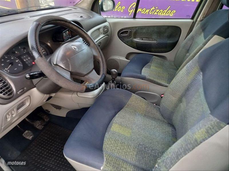 Renault Megane SCENIC AUTHENTIQUE 1.9DTI de 2001 con 276.000 Km por 2.500 EUR. en Malaga
