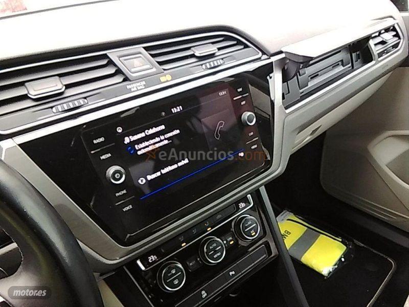 Volkswagen Touran Business 1.6 TDI 85kW 115CV DSG de 2018 con 162.000 Km por 17.999 EUR. en Salamanca