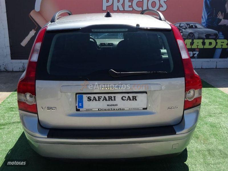 Volvo V 50 2.0D Momentum de 2006 con 233.000 Km por 4.100 EUR. en Madrid