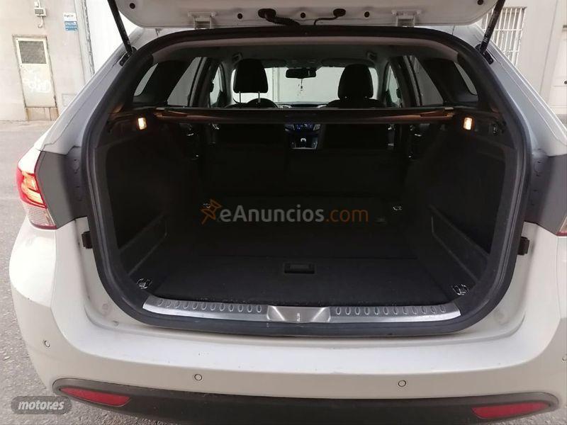 Hyundai i40 CW 1.7CRDi 104kW 141CV BlueDrive Tecno de 2017 con 195.000 Km por 10.900 EUR. en Valencia