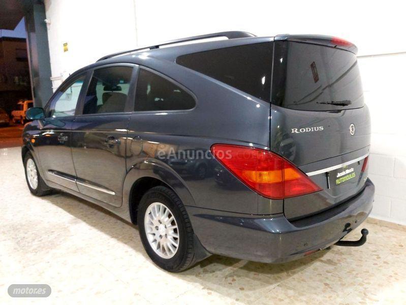 Ssangyong Rodius 270Xdi Limited de 2010 con 168.000 Km por 6.800 EUR. en Sevilla