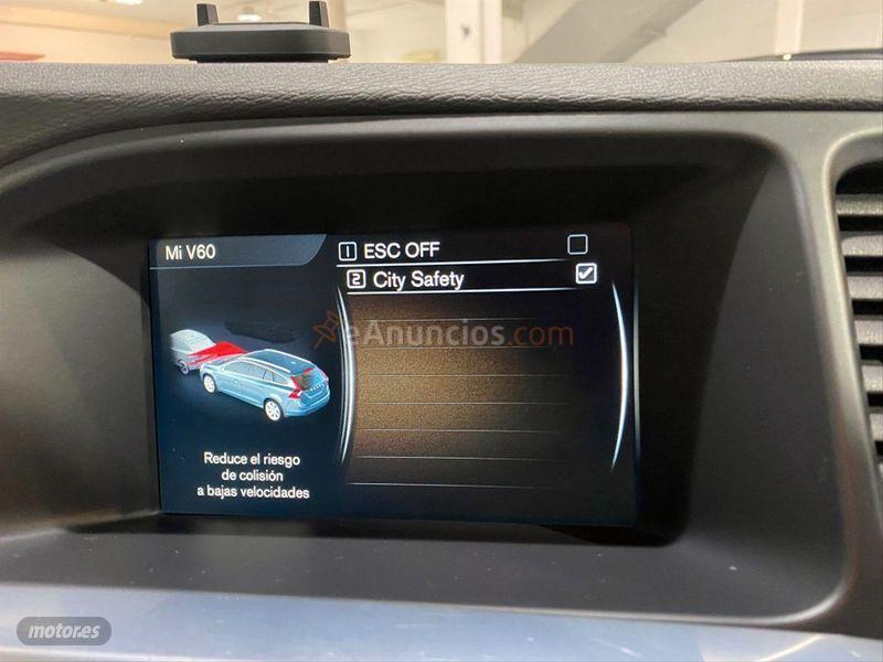 Volvo V 60 2.0 D3 Kinetic Auto de 2016 con 82.000 Km por 19.990 EUR. en Malaga