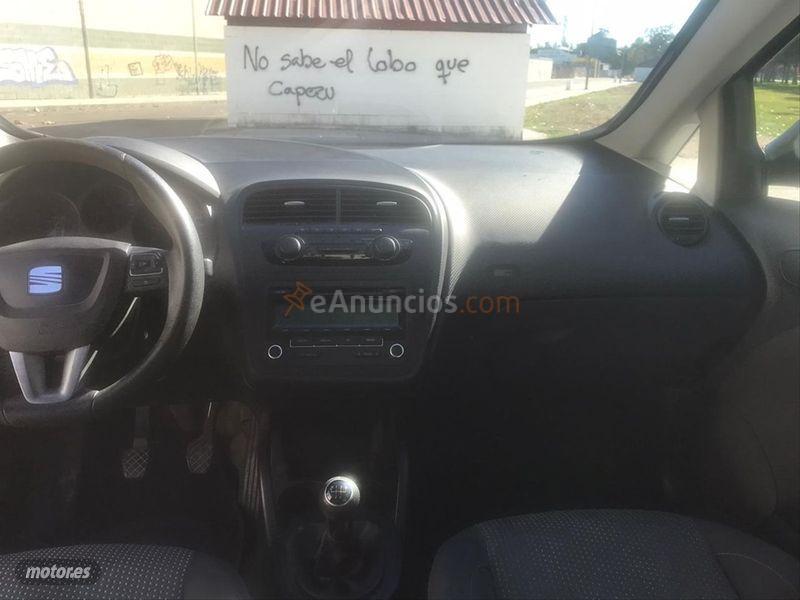 Seat Altea XL 1.6 102cv GLP Reference de 2012 con 290.000 Km por 3.600 EUR. en Badajoz