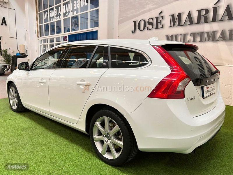Volvo V 60 2.0 D3 Momentum Auto de 2017 con 190.000 Km por 16.990 EUR. en Sevilla