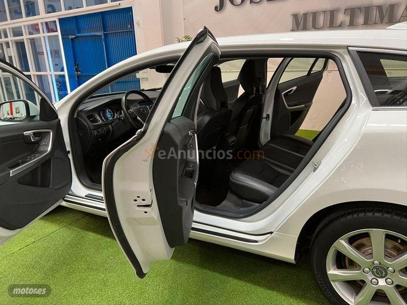 Volvo V 60 2.0 D3 Momentum Auto de 2017 con 190.000 Km por 16.990 EUR. en Sevilla