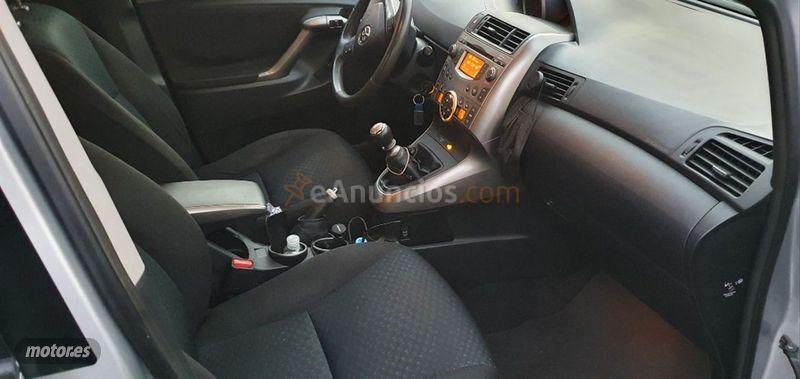 Toyota Verso 2.0 D4D Live 5pl. de 2010 con 290.000 Km por 6.350 EUR. en La Coruna