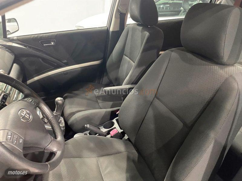 Toyota Corolla Verso 2.2 D4D 136cv Luna de 2006 con 165.000 Km por 3.750 EUR. en Barcelona