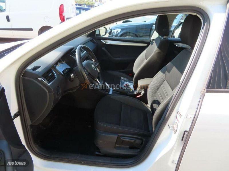 Skoda Octavia Combi 2.0 TDI CR 110KW 150CV Ambition de 2018 con 136.000 Km por 15.390 EUR. en Madrid