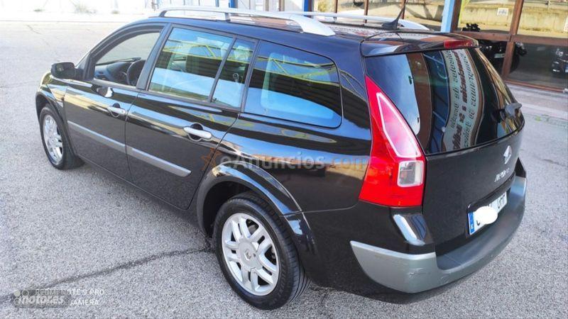 Renault Megane Grand Tour Dynamique 1.9dCi de 2008 con 238.000 Km por 3.500 EUR. en Madrid