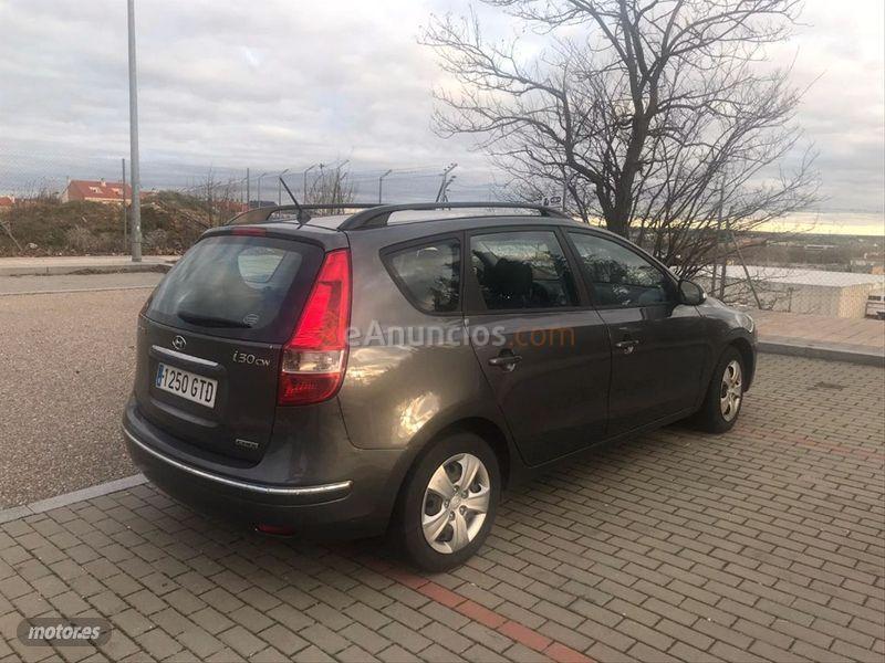 Hyundai i30 CW 1.6 CRDi 90cv Comfort de 2010 con 290.000 Km por 3.499 EUR. en Burgos