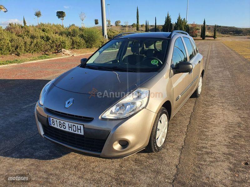 Renault Clio Grand Tour Business 1.2 16v 75 de 2011 con 82.000 Km por 4.600 EUR. en Madrid