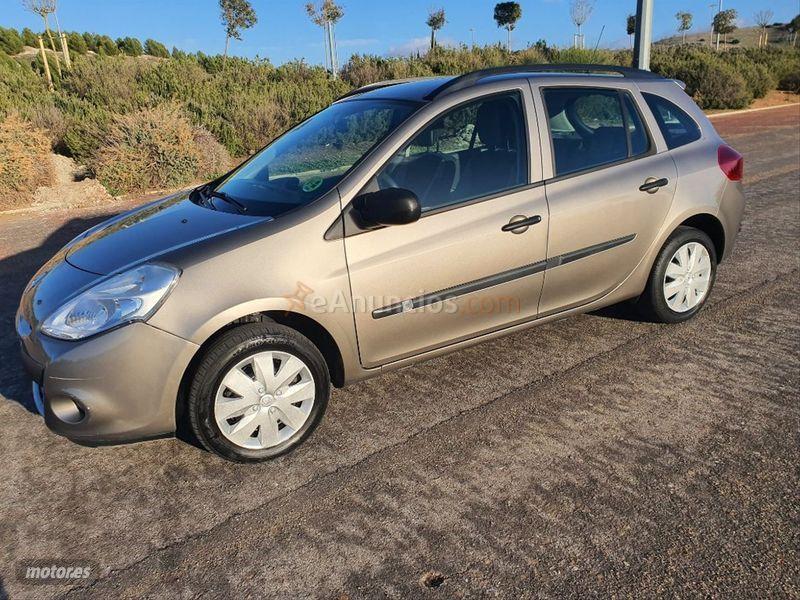 Renault Clio Grand Tour Business 1.2 16v 75 de 2011 con 82.000 Km por 4.600 EUR. en Madrid