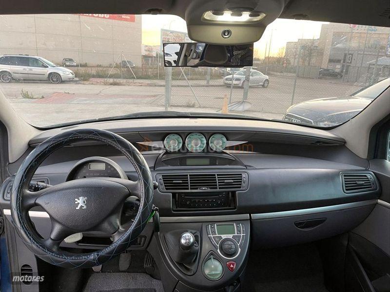 Peugeot 807 ST 2.0 HDI de 2004 con 307.278 Km por 2.999 EUR. en Madrid