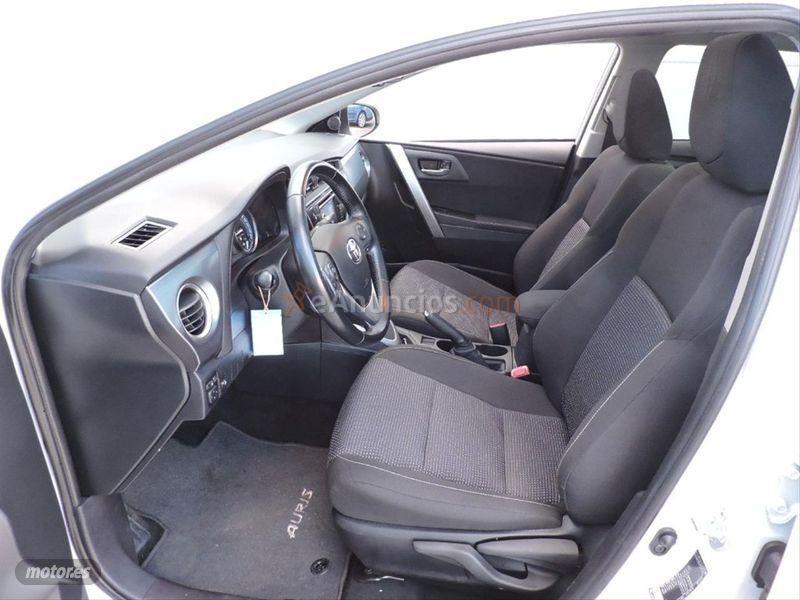 Toyota Auris Hybrid Active Touring Sports de 2014 con 109.298 Km por 12.900 EUR. en La Rioja