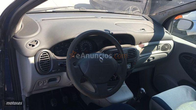 Renault Megane SCENIC AUTHENTIQUE 1.9DTI de 2001 con 270.000 Km por 2.500 EUR. en Granada
