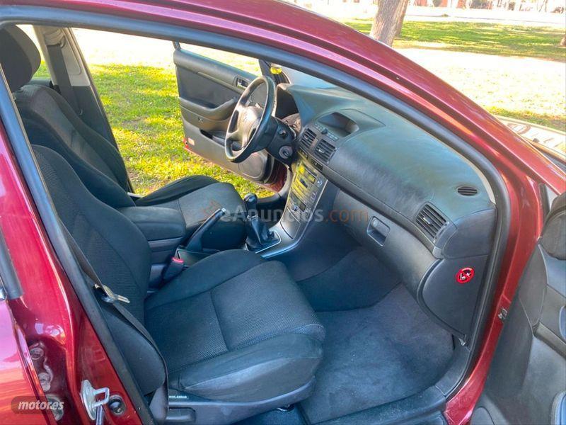 Toyota Avensis 1.8 VVTi Sol Wagon de 2006 con 160.000 Km por 2.400 EUR. en Badajoz