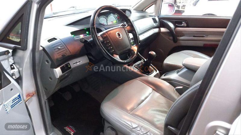 Ssangyong Rodius 270Xdi Premium de 2007 con 153.000 Km por 7.790 EUR. en Cantabria