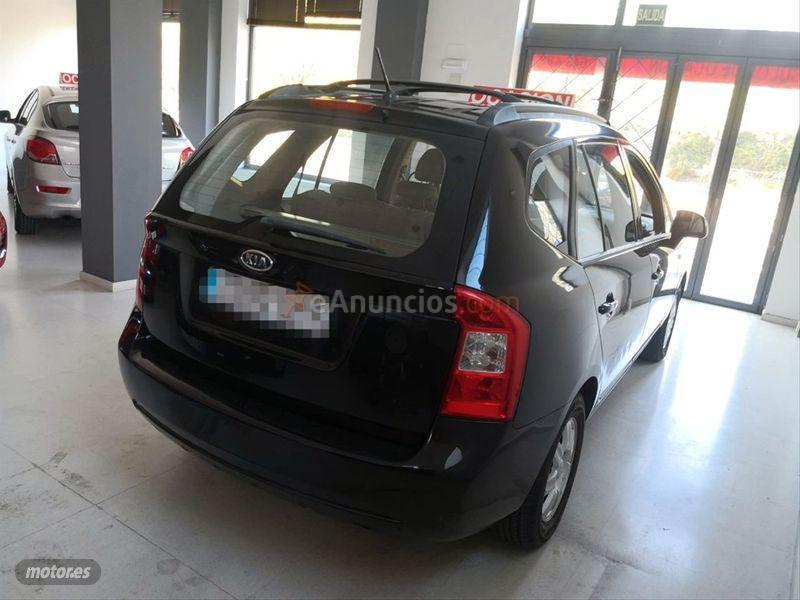 Kia Carens 2.0 CRDi VGT 115cv Concept 5 plazas de 2008 con 201.000 Km por 3.800 EUR. en Badajoz