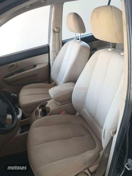 Kia Carens 2.0 CRDi VGT 115cv Concept 5 plazas de 2008 con 201.000 Km por 3.800 EUR. en Badajoz
