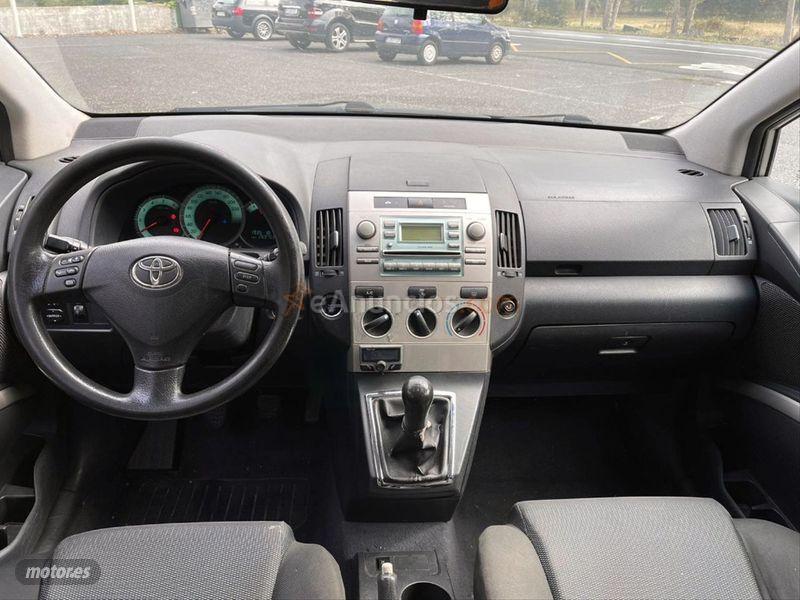Toyota Corolla Verso 2.0 D4D Sol de 2005 con 269.759 Km por 4.900 EUR. en Lugo