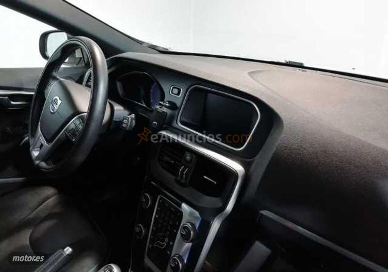 Volvo V 40 V40 D3 R-Design Momentum 150 de 2016 con 92.543 Km por 14.990 EUR. en Madrid