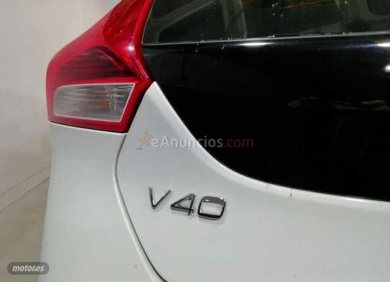 Volvo V 40 V40 D3 R-Design Momentum 150 de 2016 con 92.543 Km por 14.990 EUR. en Madrid