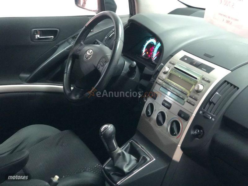 Toyota Corolla Verso 2.2 D4D 136cv Luna de 2007 con 148.021 Km por 5.700 EUR. en Sevilla