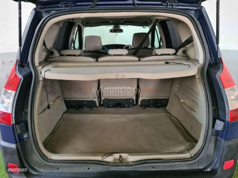 Renault Scenic CONFORT AUTHENTIQUE 1.4 16V de 2005 con 180.000 Km por 2.400 EUR. en Salamanca