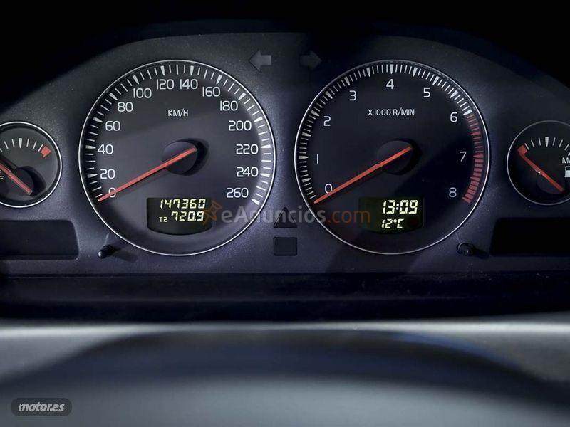 Volvo V 70 2.4 140 Momentum de 2006 con 147.360 Km por 4.890 EUR. en Madrid