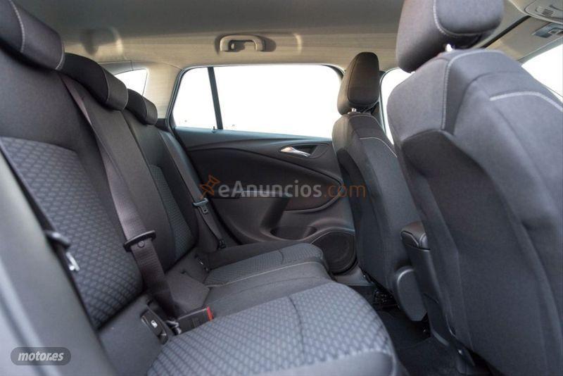 Opel Astra 1.6 CDTi 81kW 110CV Selective ST de 2017 con 87.000 Km por 10.950 EUR. en Malaga