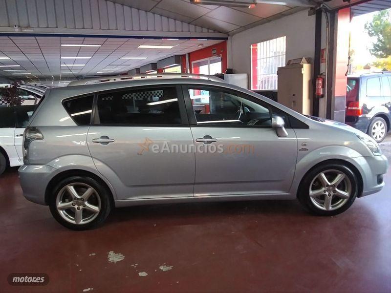 Toyota Corolla Verso 2.2 D4D 136cv Luna de 2007 con 230.000 Km por 4.290 EUR. en Madrid