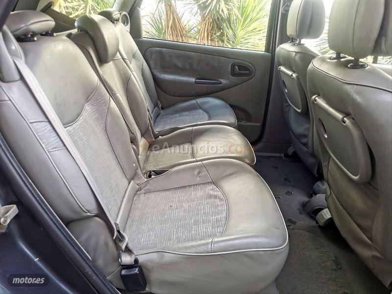 Renault Megane SCENIC PRIVILEGE 1.9DCI de 2001 con 230.000 Km por 1.600 EUR. en Sevilla
