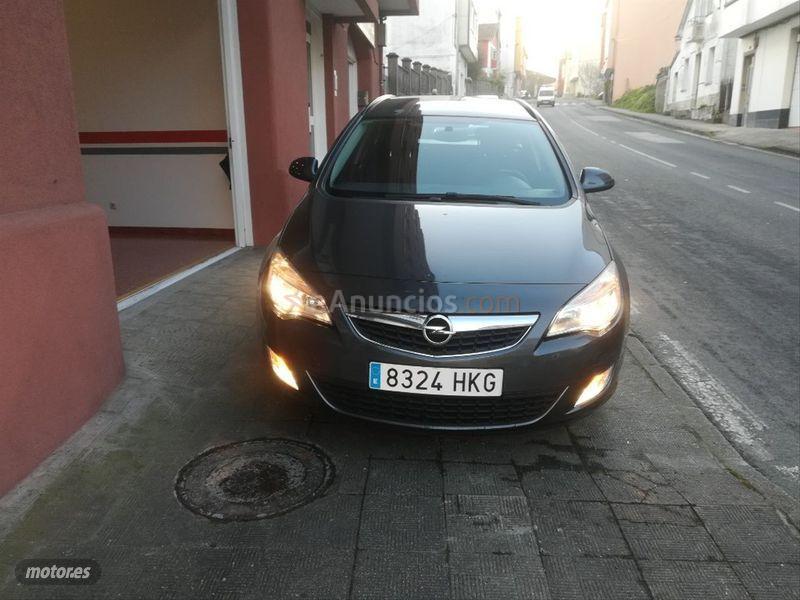 Opel Astra 1.7 CDTi 110 CV Selective ST de 2012 con 203.565 Km por 4.999 EUR. en La Coruna
