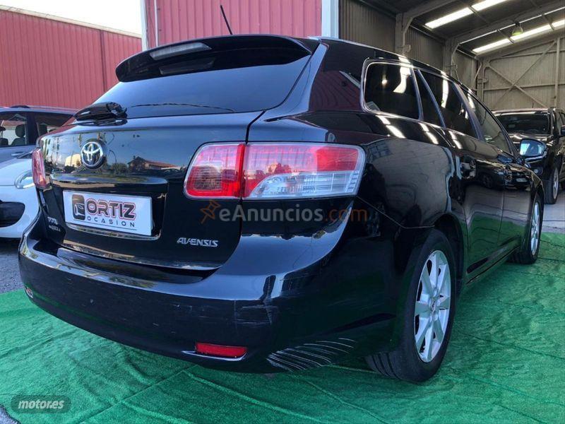 Toyota Avensis 2.2 D4D Executive Wagon de 2009 con 245.000 Km por 3.400 EUR. en Cantabria