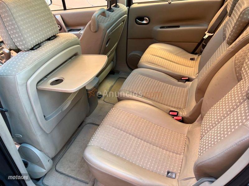 Renault Scenic CONFORT EXPRESSION 1.6 16V de 2003 con 132.234 Km por 2.499 EUR. en Barcelona