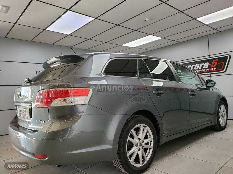 Toyota Avensis 2.0 D4D Advance Cross Sport de 2010 con 200.000 Km por 7.400 EUR. en Madrid