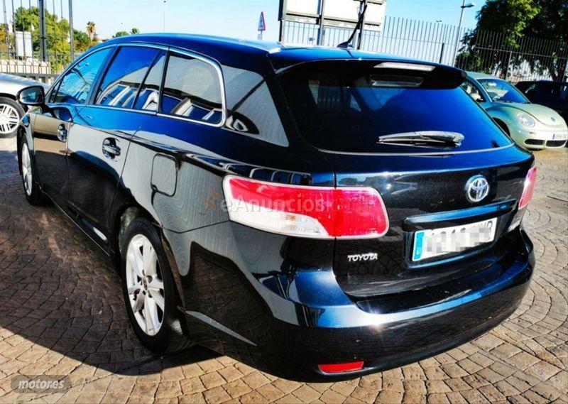 Toyota Avensis 120D Comfort Cross Sport de 2012 con 120.000 Km por 9.600 EUR. en Sevilla