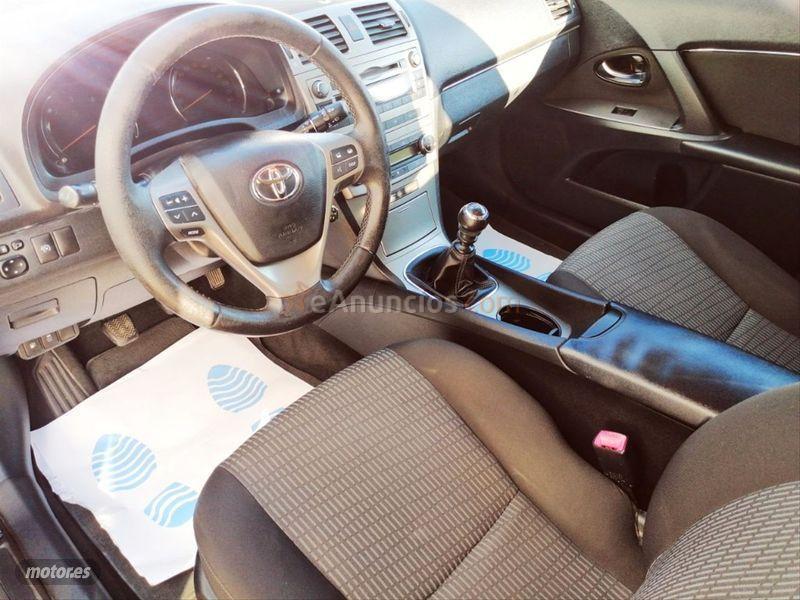 Toyota Avensis 120D Comfort Cross Sport de 2012 con 120.000 Km por 9.600 EUR. en Sevilla