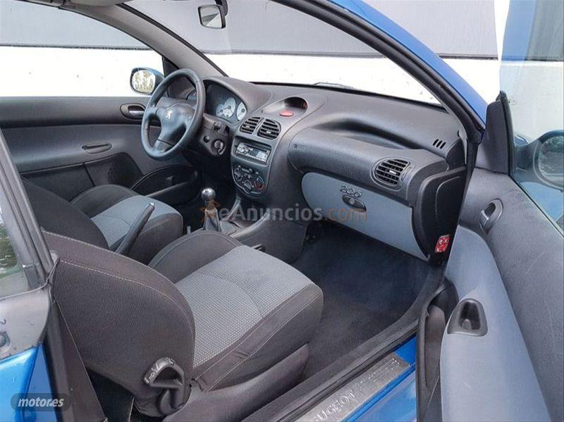 Peugeot 206 1.6 de 2002 con 196.300 Km por 2.390 EUR. en Tarragona