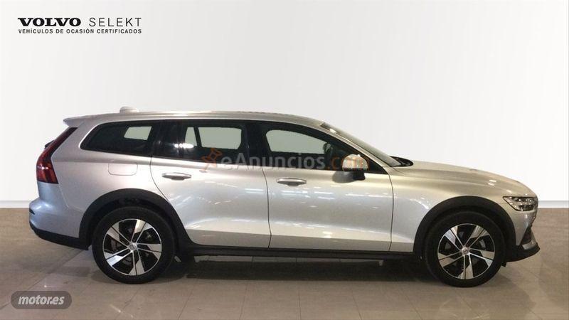 Volvo V 60 2.0 D4 Auto AWD de 2021 con 15.740 Km por 39.600 EUR. en Barcelona