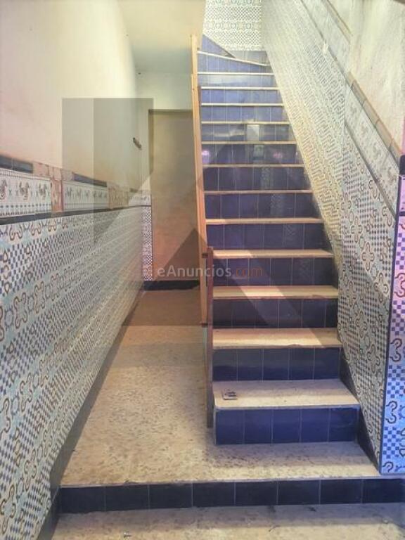 Piso en primera planta sin ascensor, necesita reforma.