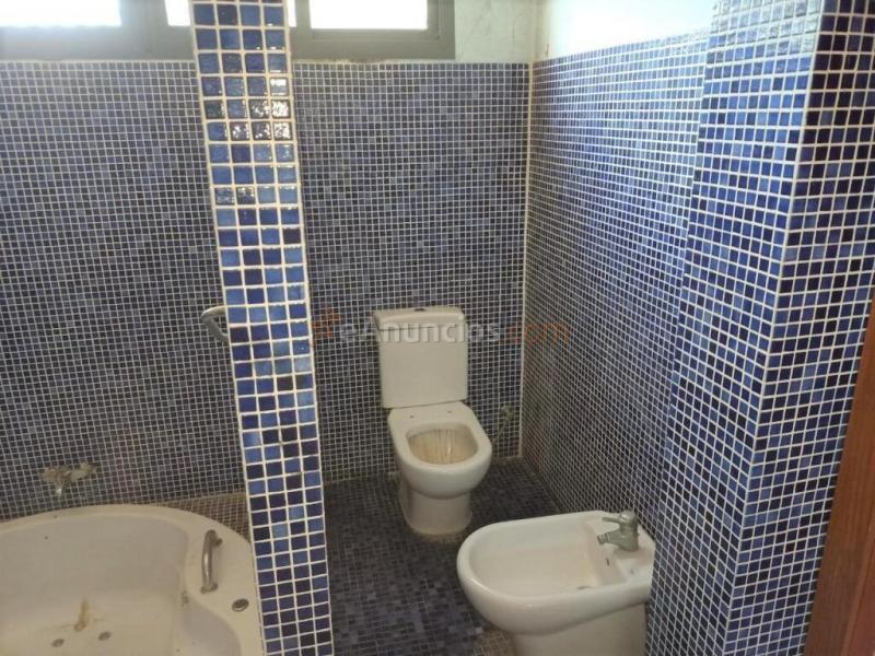 Gran casa de 409 m2 dotada de 521 m2 de patio.