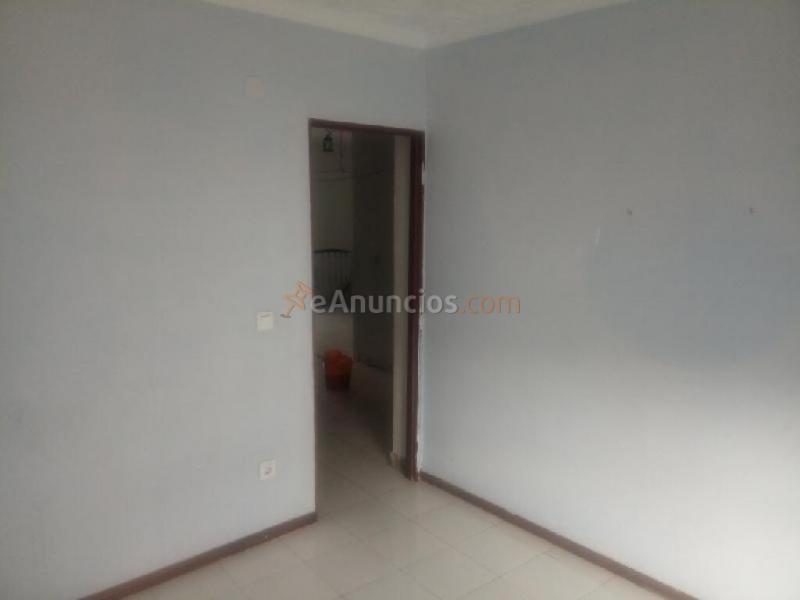 Casa de 3 plantas  **PRECIO NEGOCIABLE**