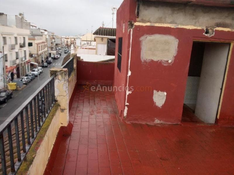 Casa de 3 plantas  **PRECIO NEGOCIABLE**